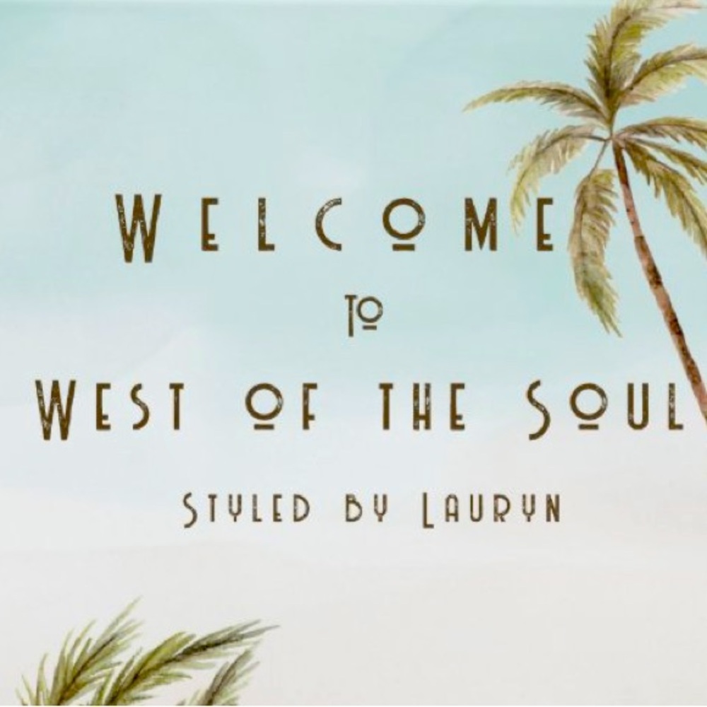 Hey there!!! I’m Lauryn, the stylist of this closet!